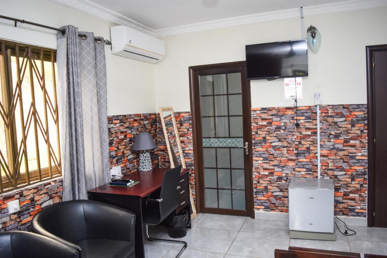3A'S Guest House Oko Sombo Exterior foto