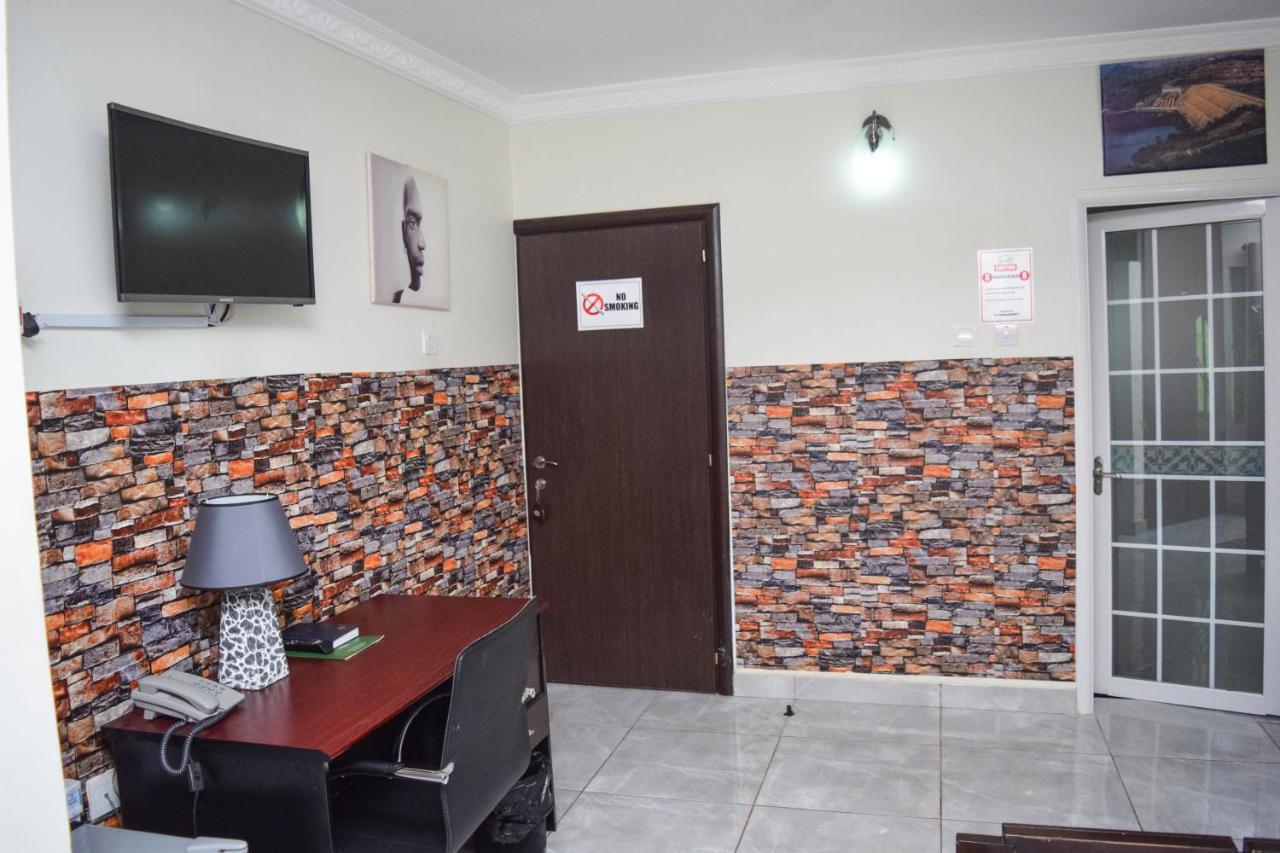 3A'S Guest House Oko Sombo Exterior foto